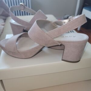 Anne Klein Size 8 Block heel Shoe. Taupe Color. With original Box